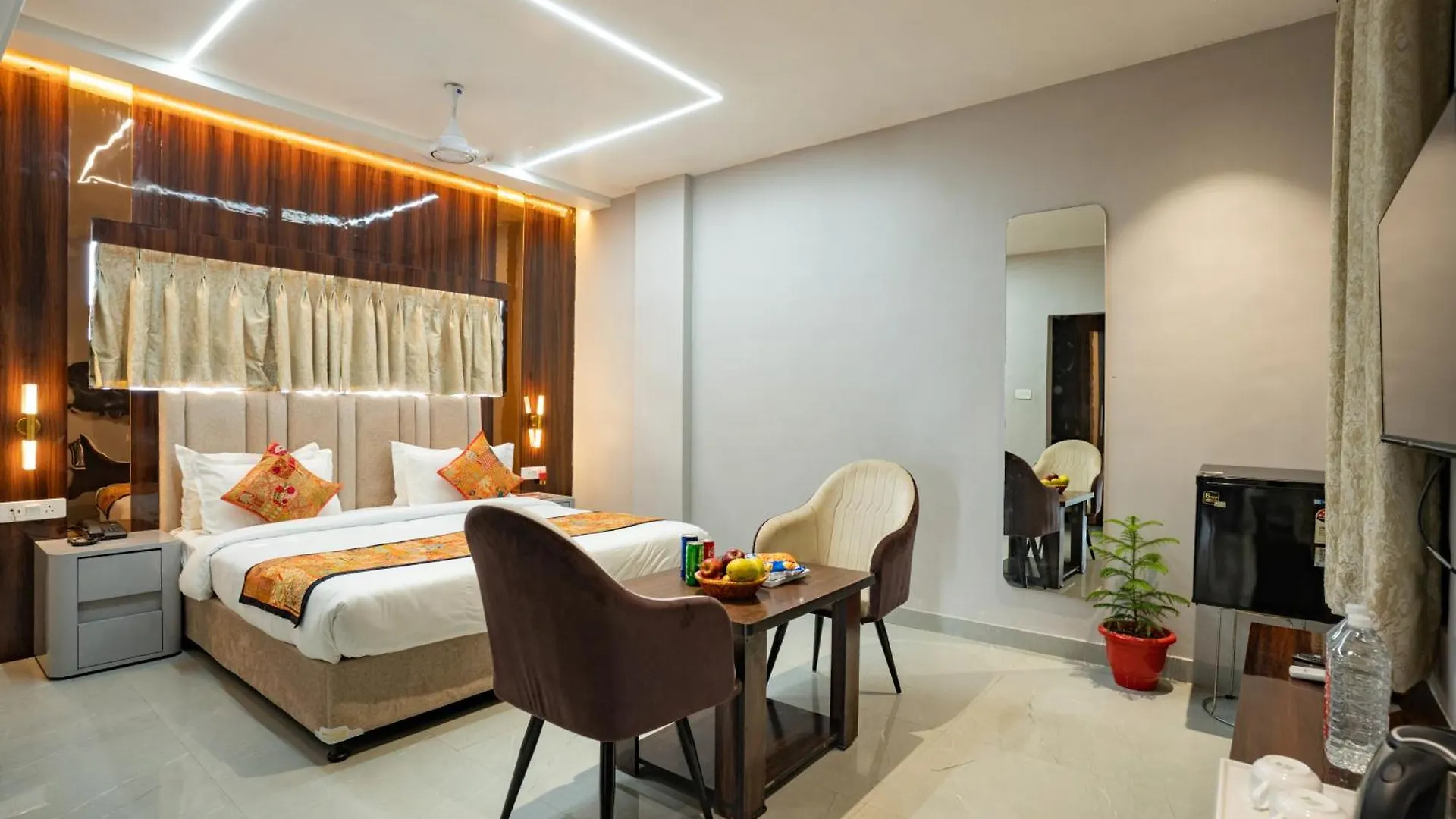 Tripli Hotels Evara Inn Varanasi 3*,