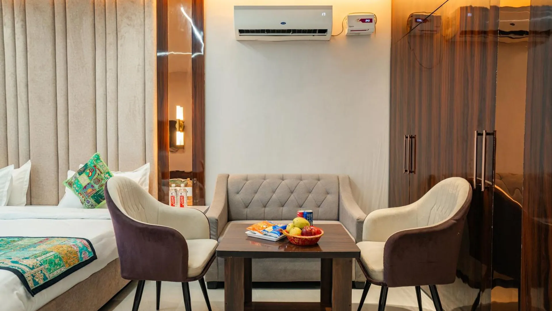 ***  Tripli Hotels Evara Inn Varanasi Índia