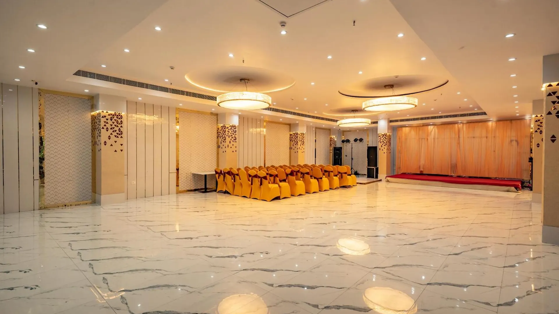 Tripli Hotels Evara Inn Varanasi 3*,