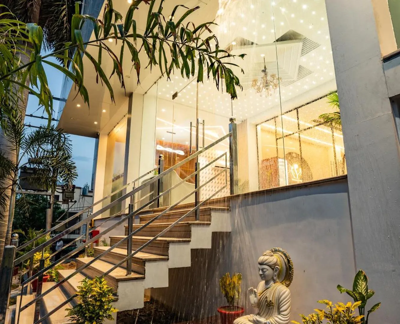 Tripli Hotels Evara Inn Varanasi