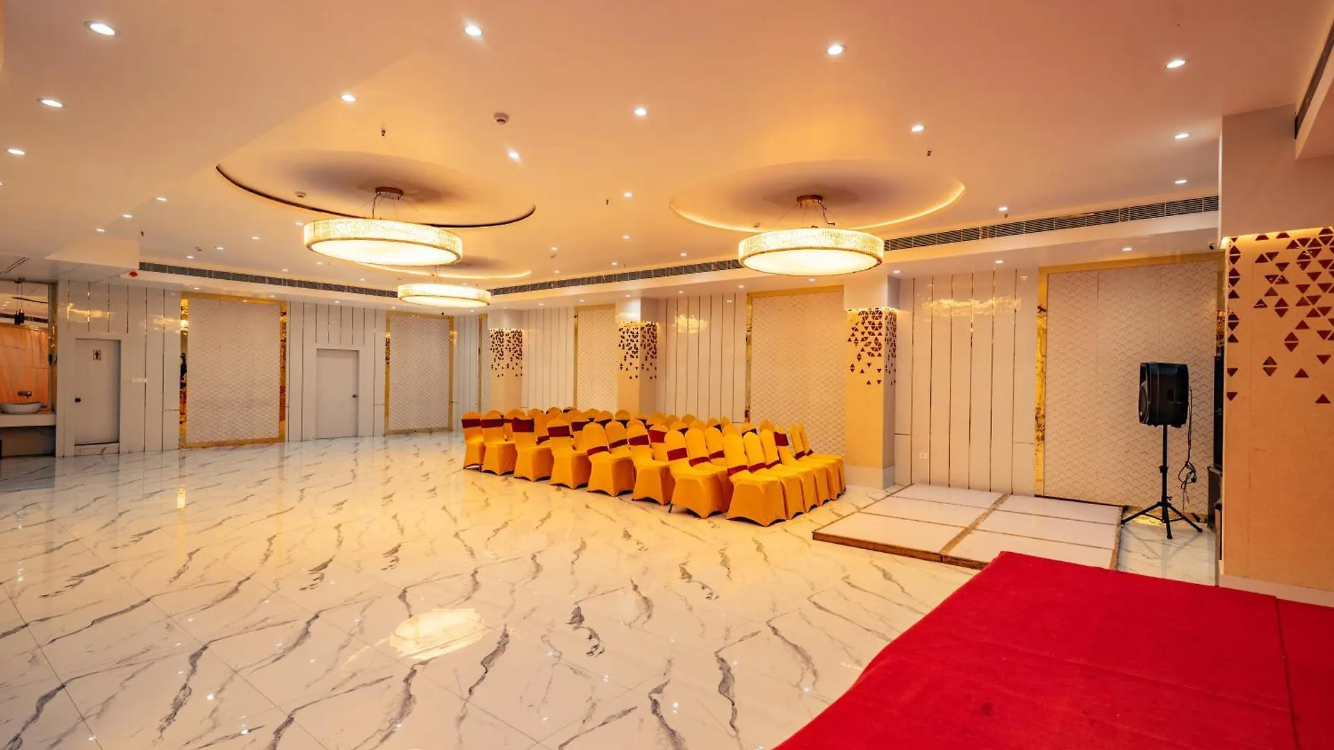 ***  Tripli Hotels Evara Inn Varanasi Índia