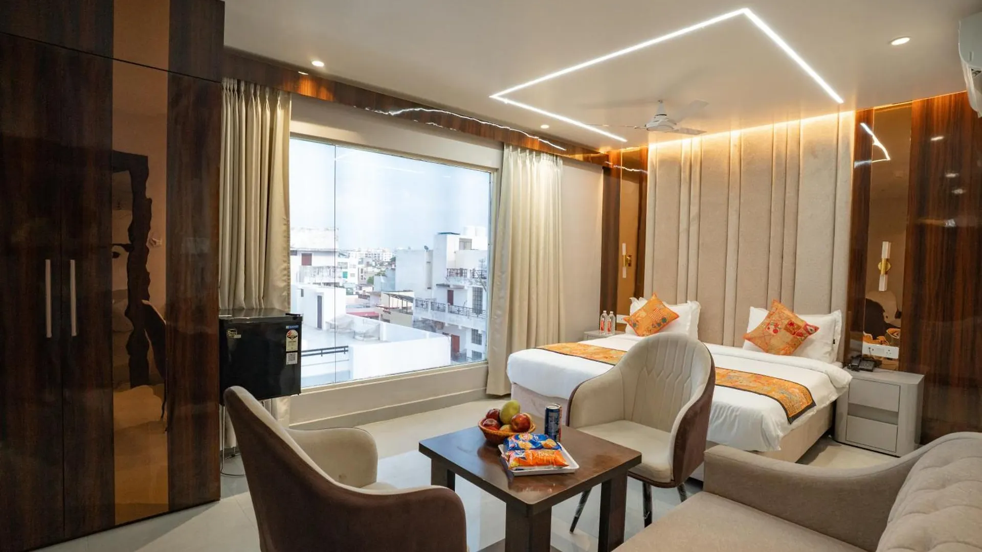 Tripli Hotels Evara Inn Varanasi 3*,
